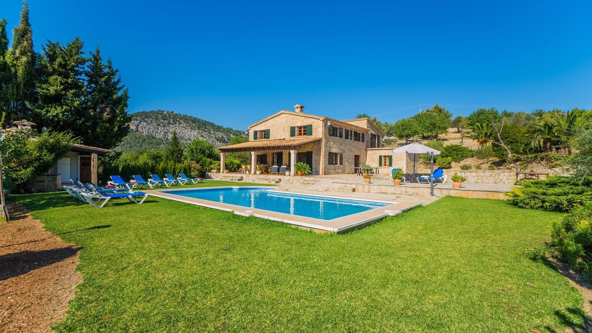 Pollensa Villa | El Olivo, stylish and spacious villa in Pollensa, in an exclusive area