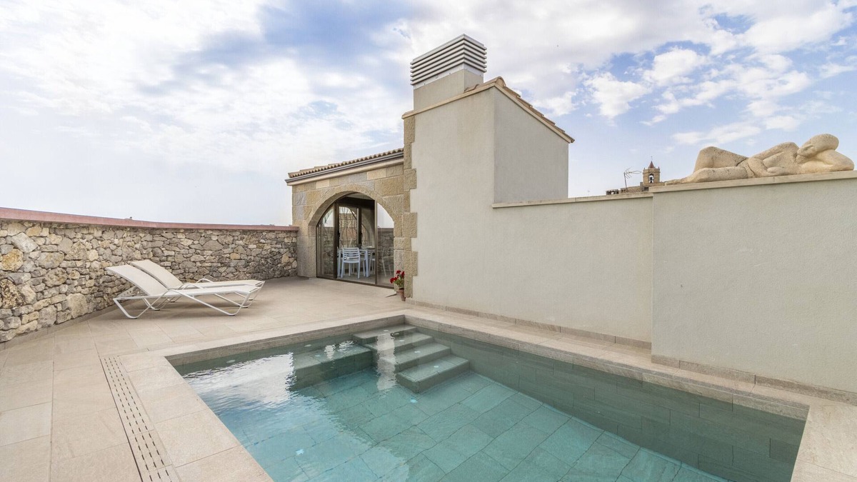 Els Plans de Sio House | El Paller de Cal Maso, adapted rural accommodation, in Hostafrancs