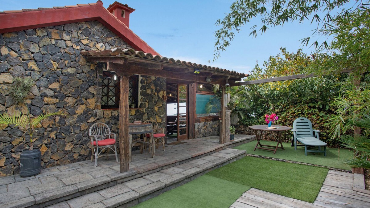 La Guancha Villa | 'El Pilar' with Sea View, Private Pool and Wi-Fi
