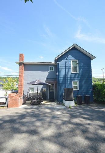 Berkeley Springs House | El Refugio - Pet Friendly, Grill, Wifi, Zen Garden, Downtown Location, Fire Pit
