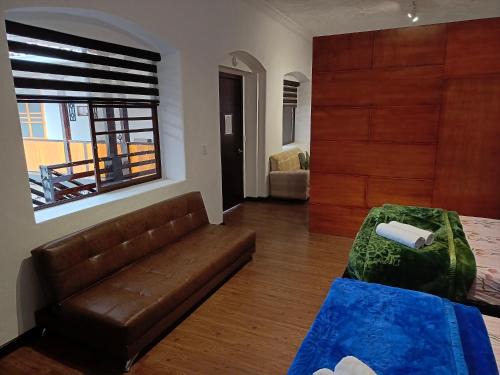 Cuenca Bed & Breakfast | El Renacimiento - Suite M a p l e