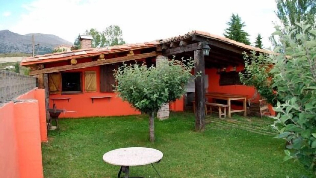 Castrejon de la Pena Cottage | El Uncar - El Colono (4 people) Animals are allowed