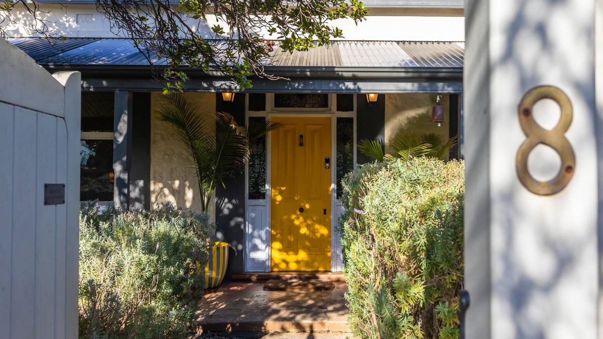 Port Elliot Cottage | ELANORA ROSE IS WITHIN CLOSE WALKING TO SHOPS, CAFES AND THE PT ELLIOT BAKERY