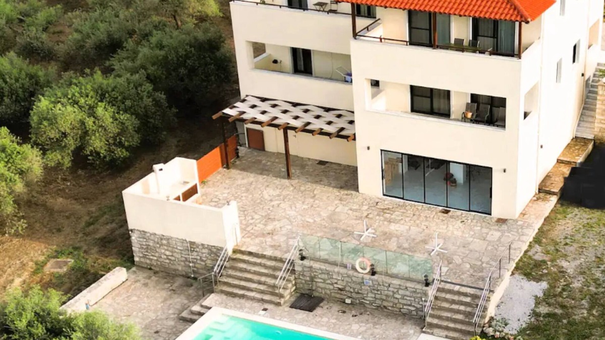 Filaki Villa | Elarchon Villa with 6 Bedrooms & Private Pool& Gym-Playroom