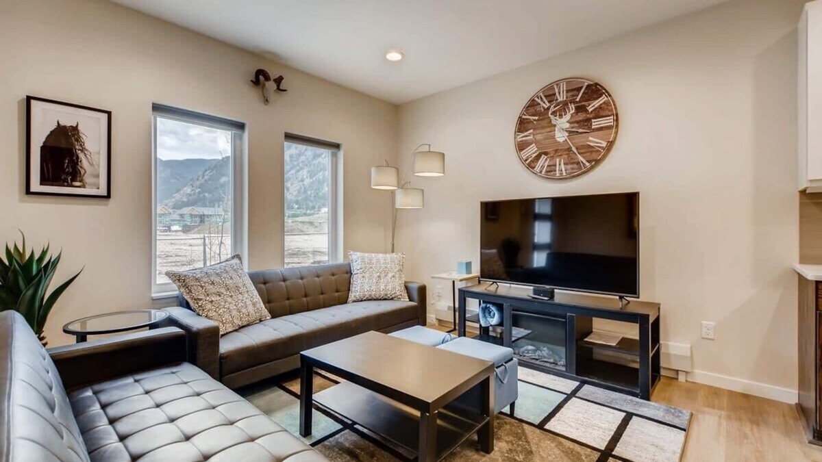 Georgetown House | Elbert's Escape/Sleeps 8/Lakefront Views, New Floors