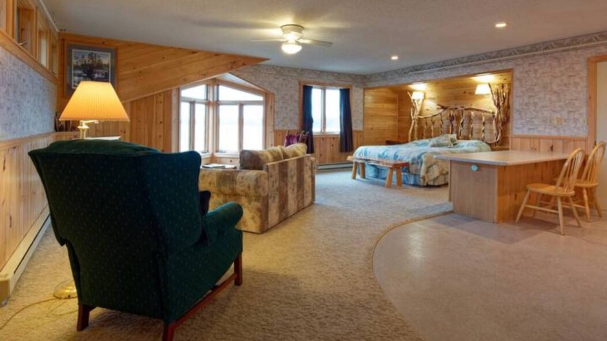 Orr Resort | Elbow Lake Lodge: Eagles Nest Studio Suite