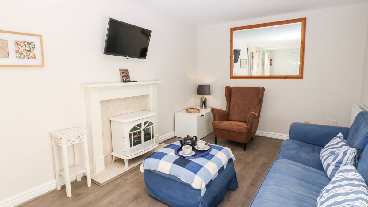 Richmond Cottage | ELDER COTTAGE, pet friendly, with a garden in Eppleby