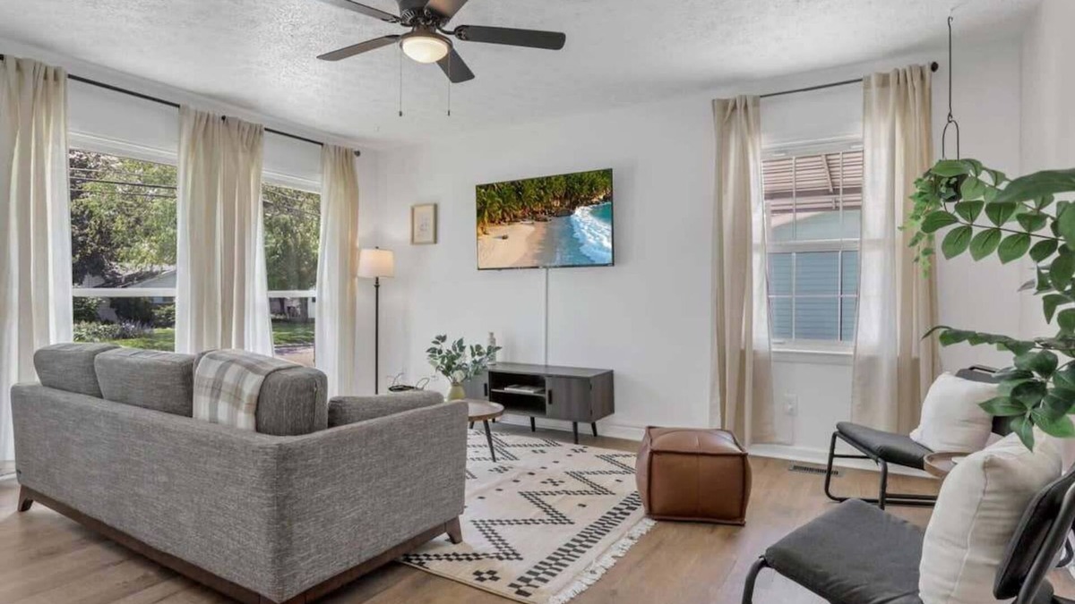 Westerville House | Electric Ave. - 3 BDR and Hot Tub