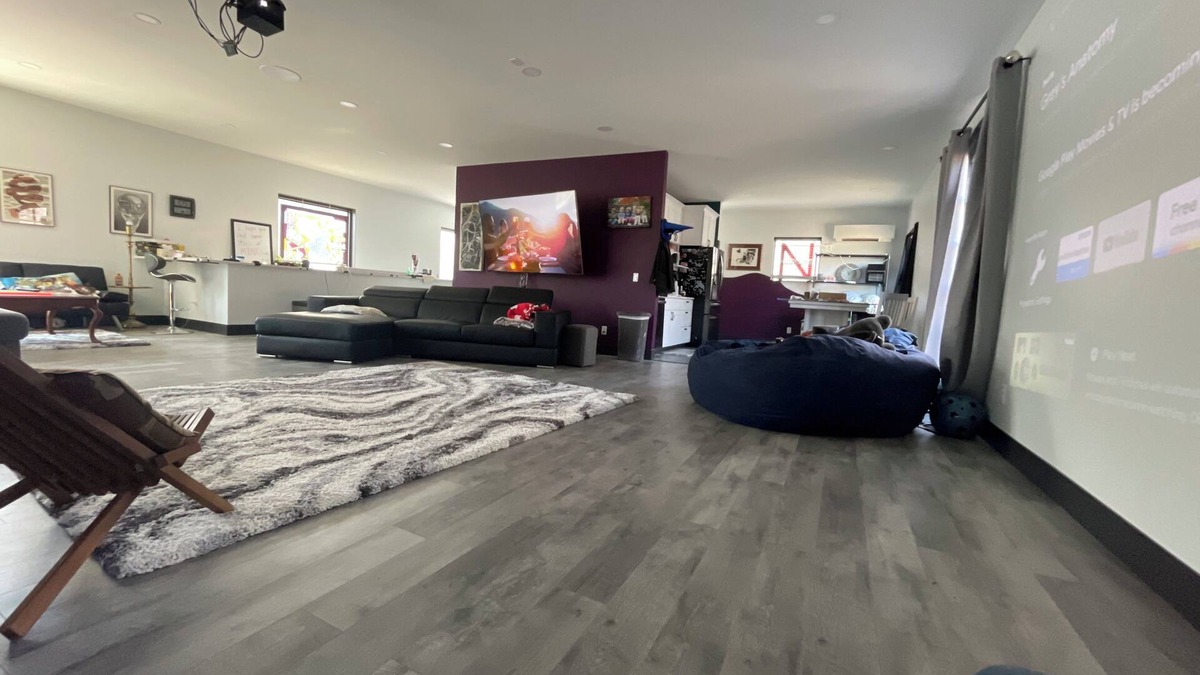 South Central Omaha House | electric car friendly. Charming 1000 sq.ft loft in welcoming Omaha with WiFi, AC