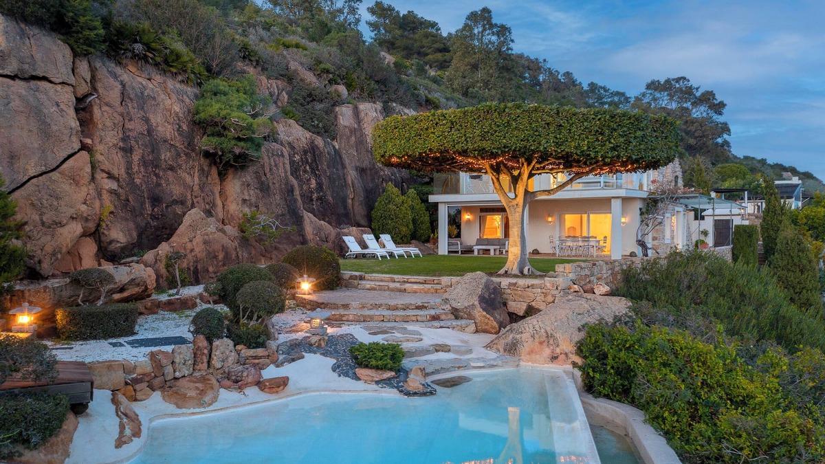 Bolonia House | "Elegance and Comfort at the Stone House - Finca Love Garden"