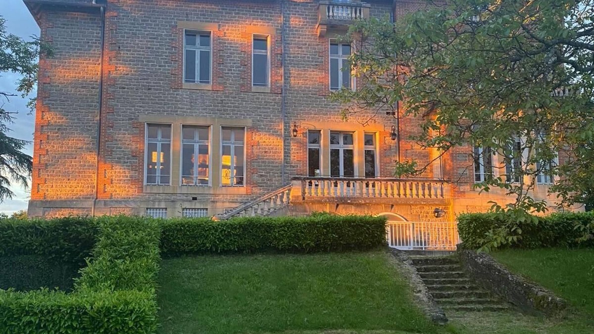 Varenne-Saint-Germain Other | Elegance and charm of a Château in Burgundy with the comfort of a villa