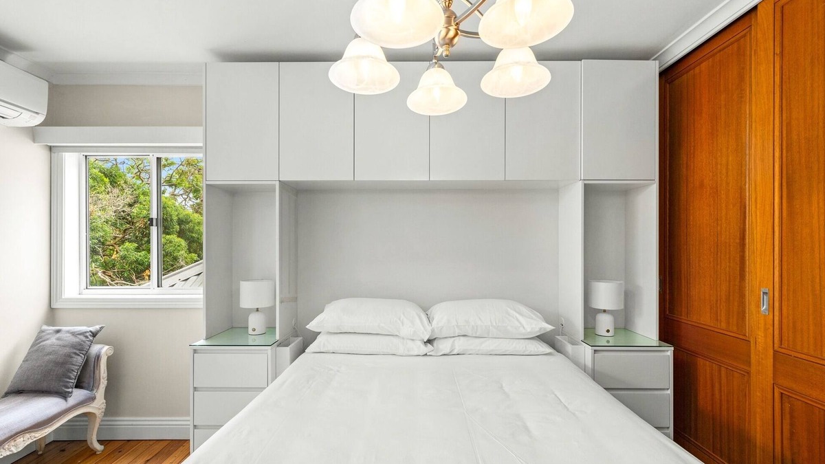 Balmain House | Elegant 1-Bed with Study by Balmain Wharf