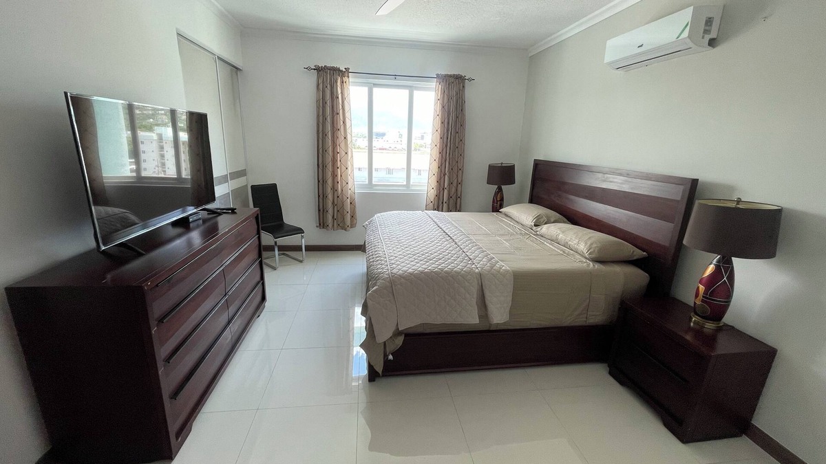 Eden Gardens Apartment | Elegant 1-bedroom apartment in the heart of New Kingston with roof top pool
