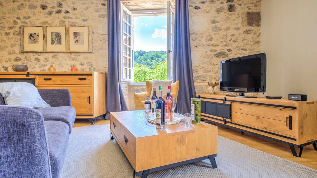 Saint-Jean-de-Cole Apartment | Elegant 150m² Apartment with Castle View – 3 Bedrooms in the Heart of Périgord