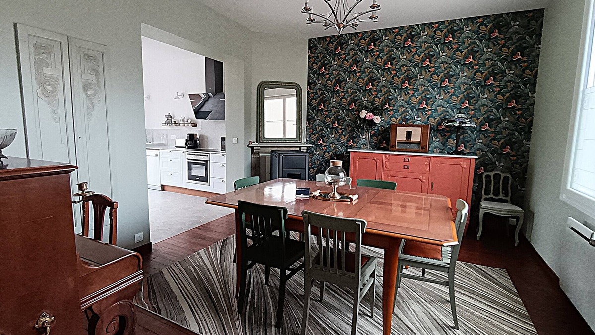 Dernancourt House | Elegant 180m2 family home