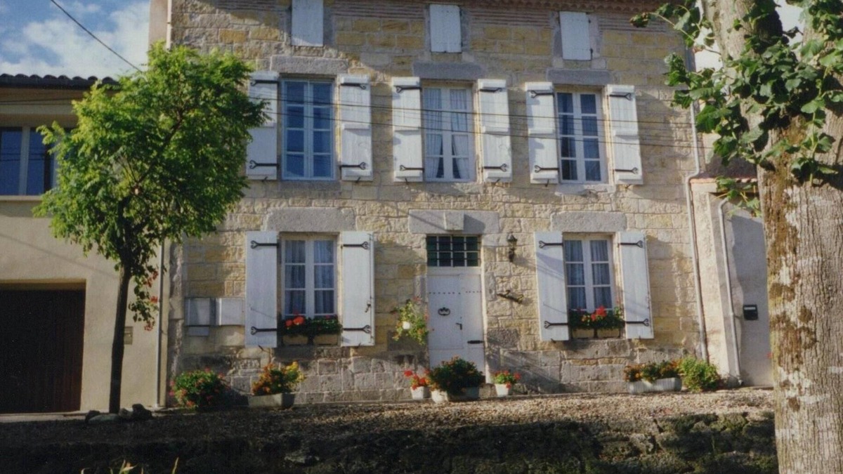 Clairac House | Elegant 18thC ‘Maison de Maitre’ overlooking River Lot and Clairac Abbey