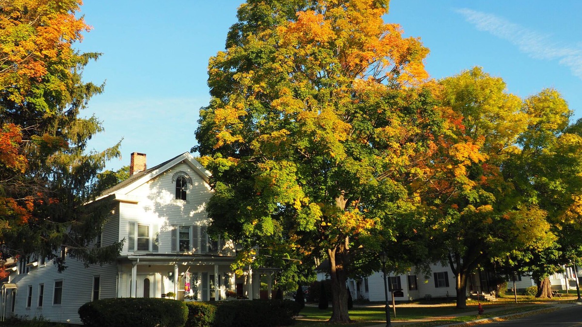 Lee House | Elegant 19th Century New England 2BR vacation rental at Garfield House