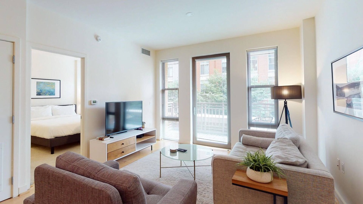 Clarendon Apartment | Elegant 1BR in Arlington near Metro, Gym + Pool