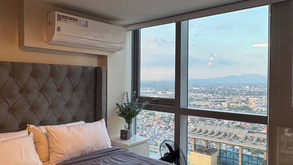 Bagumbayan Condo | Elegant 1BR, Panoramic Pool, Great View, Eastwood City near CBD Ortigas CBD - 24