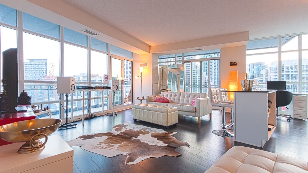 Bathurst Quay Apartment | Elegant 2 BD Waterfront Condo Downtown Toronto