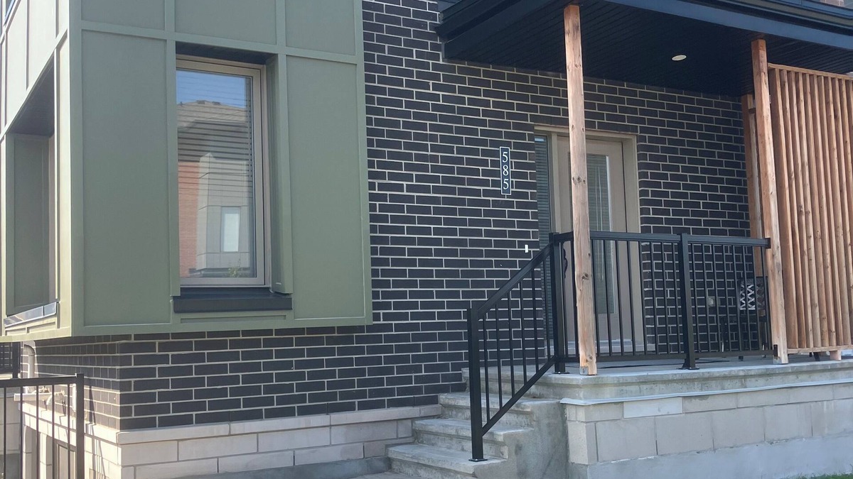 Ottawa Division Apartment | Elegant 2 bdrm Home w/King Bed & free parking