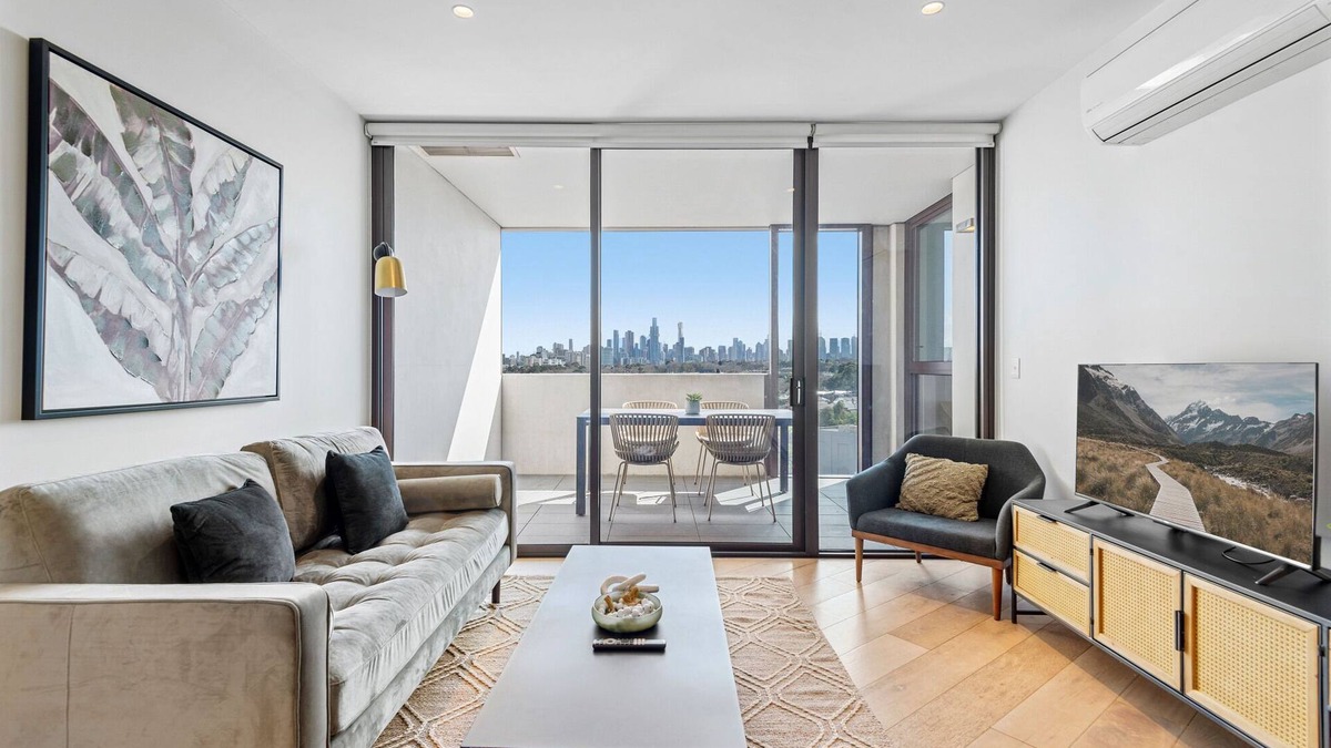 Prahran Apartment | Elegant 2-Bed Apartment With Expansive City Views