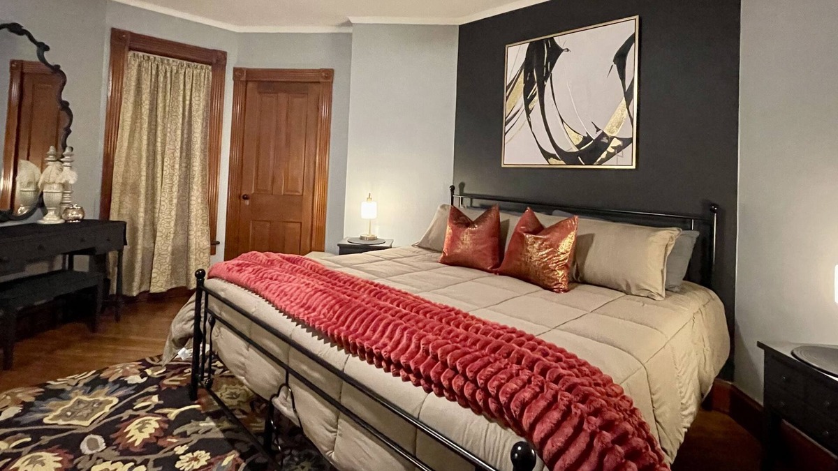 Sandusky Apartment | Elegant 2 Bedroom King Suite Downtown Sandusky/Cedar Point/Lake Erienn