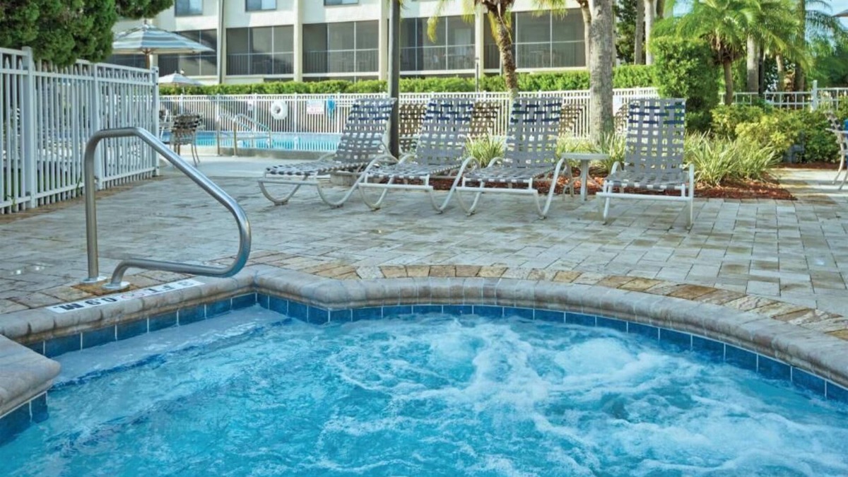 Florida Center Villa | Elegant 2-bedroom villa in Orlando with pool, 8 minutes from Universal Studios.