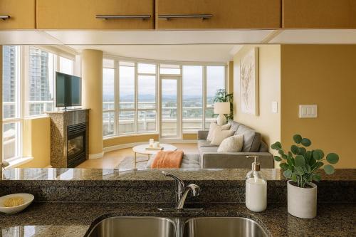 Coal Harbour Apartment | Elegant 2 Bedroom with Sweeping Ocean and Mountain Vistas
