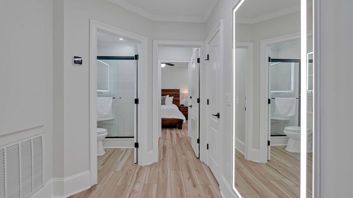 Wilmington Historic District Condo | Elegant 2bd/2ba in Historic Downtown Wilmington w/Parking