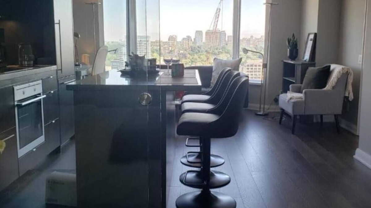 Midtown Toronto Apartment | Elegant 2BR & 2BA Retreat in Prime Yorkville, Downtown