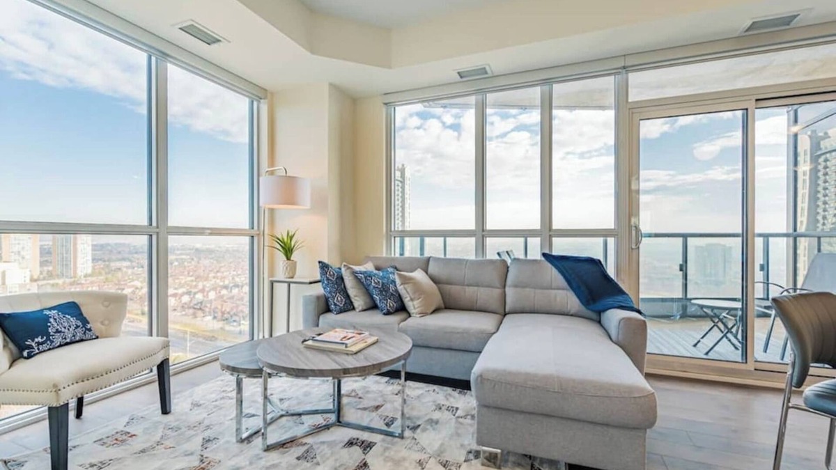 Hurontario Condo | Elegant 2BR-2BATH Condo, Parking, City View