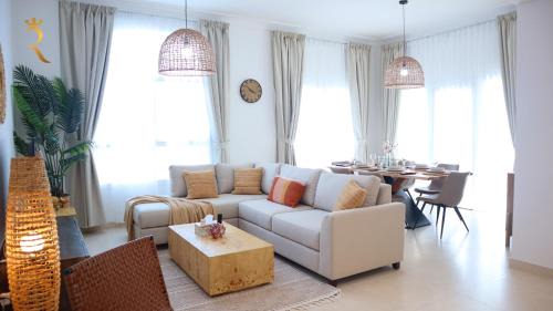 Abu Dhabi Apartment | Elegant 2BR Golf View Oasis in Yas Island - Maids Room, Pool & Near Yas Mall