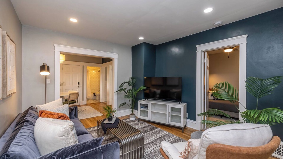 Shaker Heights Apartment | Elegant 2BR Larchmere Classic ~ Near Cleveland Clinic & Case Western University