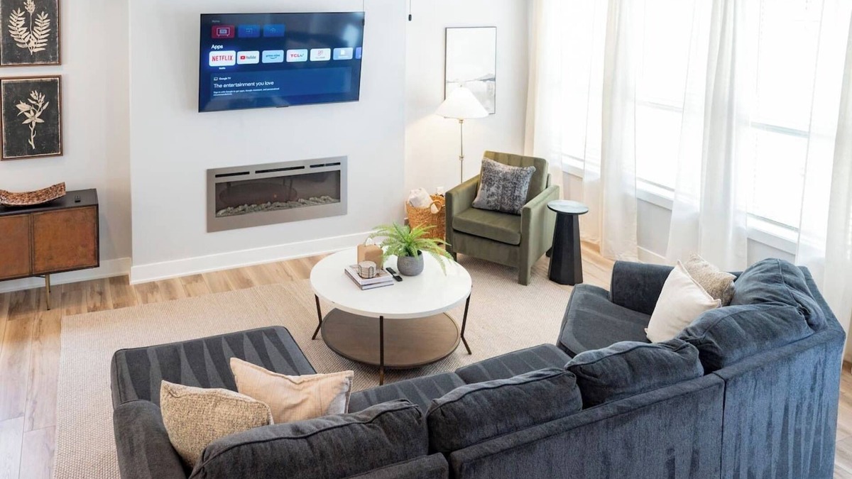 Lynchburg House | Elegant 3 BDR Escape | KING Bed + TV in Every Room