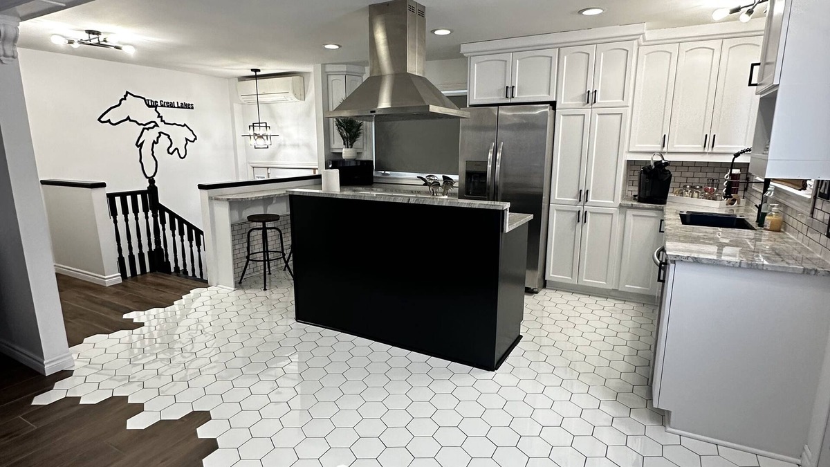 Algoma District House | Elegant 3 Bedroom Home, With Pool table, Foosball Table, and Sauna, and More.