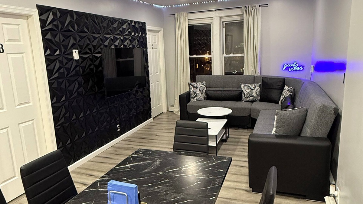 Elizabeth Apartment | Elegant 3 Bedroom condo 5 min away from EWR & NJ Transit + 30 min from NYC