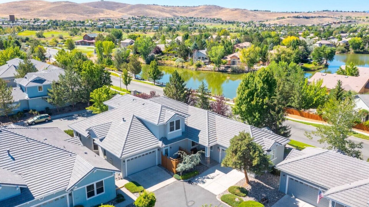 Sparks House | Elegant 3-Bedroom House Close to Red Hawk Golf