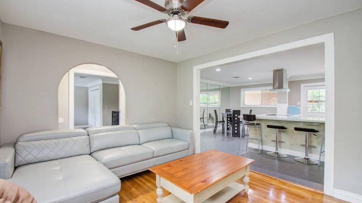 Garden Oaks House | Elegant 3BR 2BA-10 min ~ Downtown & Galleria Houston
