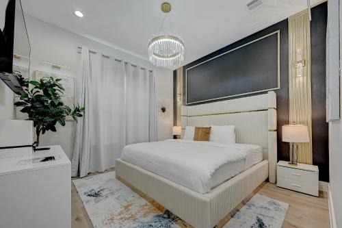 Northside Villa | Elegant 3BR Haven- Games, Luxury & Lush Garden