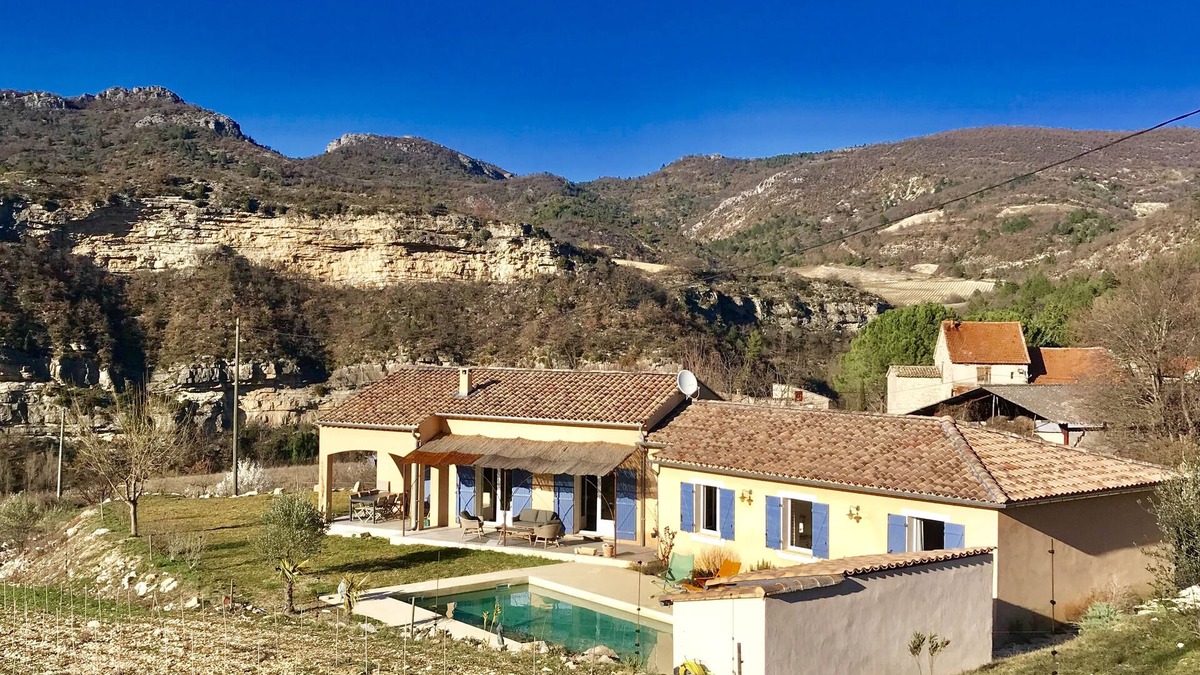 Vercoiran House | Elegant 4-bedroom villa with private pool, air conditioning and panoramic views