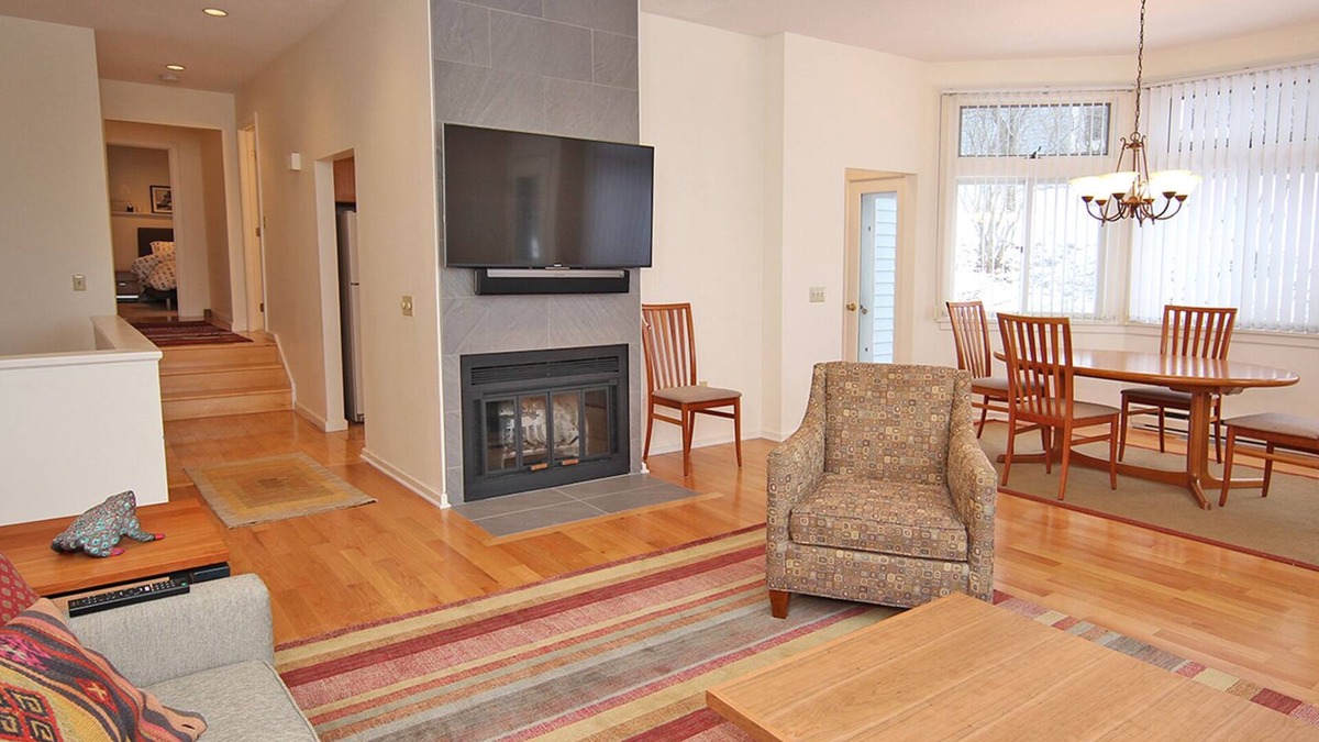 Lenox Dale Condo | Elegant 4 BR condo in Lenox, MA- completely new- 3 min from Tanglewood