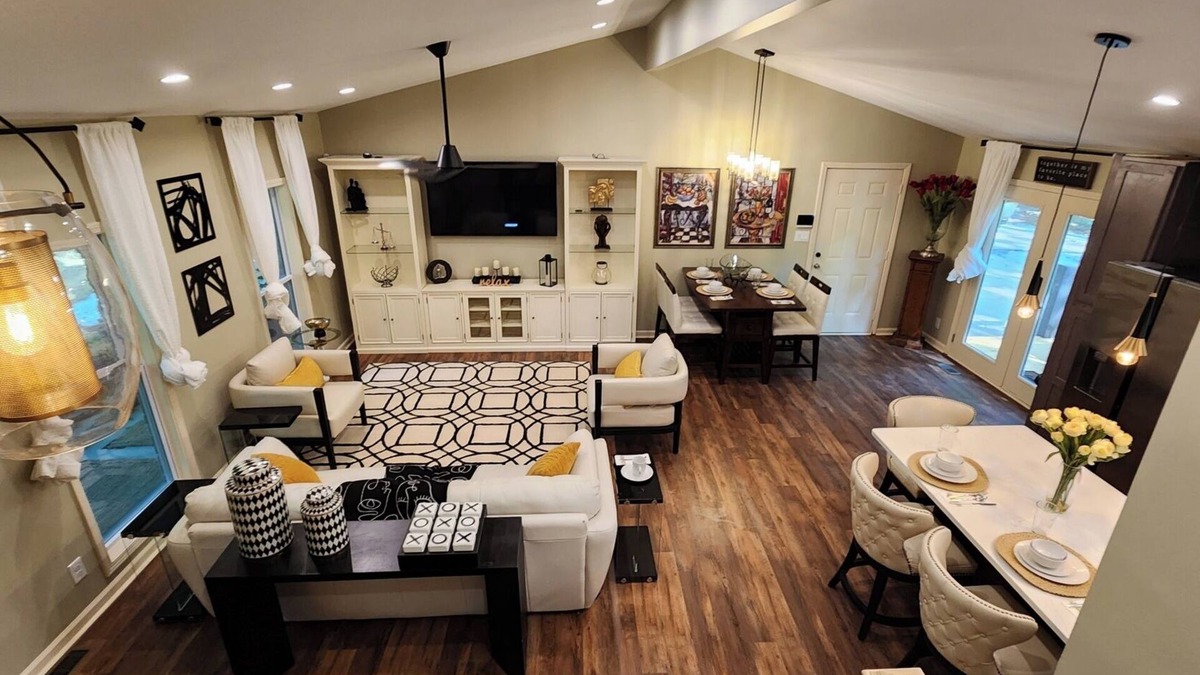 Cliftondale House | Elegant 4bdrm/3bth home on Wolf Creek Golf course!