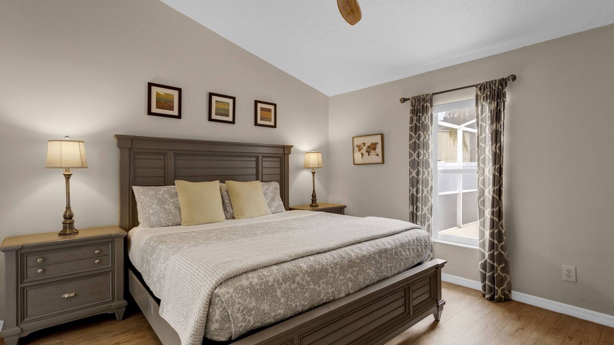 Woodridge House | Elegant 4BR Pool Villa – 10% Off Weekly Stay Just 18 Min to Disney!