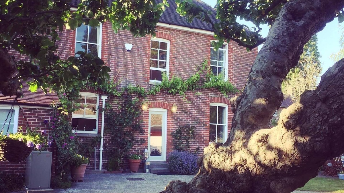 Funtington House | Elegant 5 Bedroom Family Country House in Peaceful Rural Village, Dog Friendly