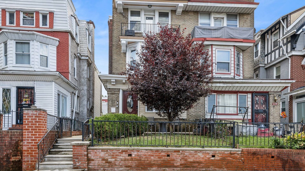West Philadelphia House | Elegant 5BR Townhome in Prime Location by RedAwning