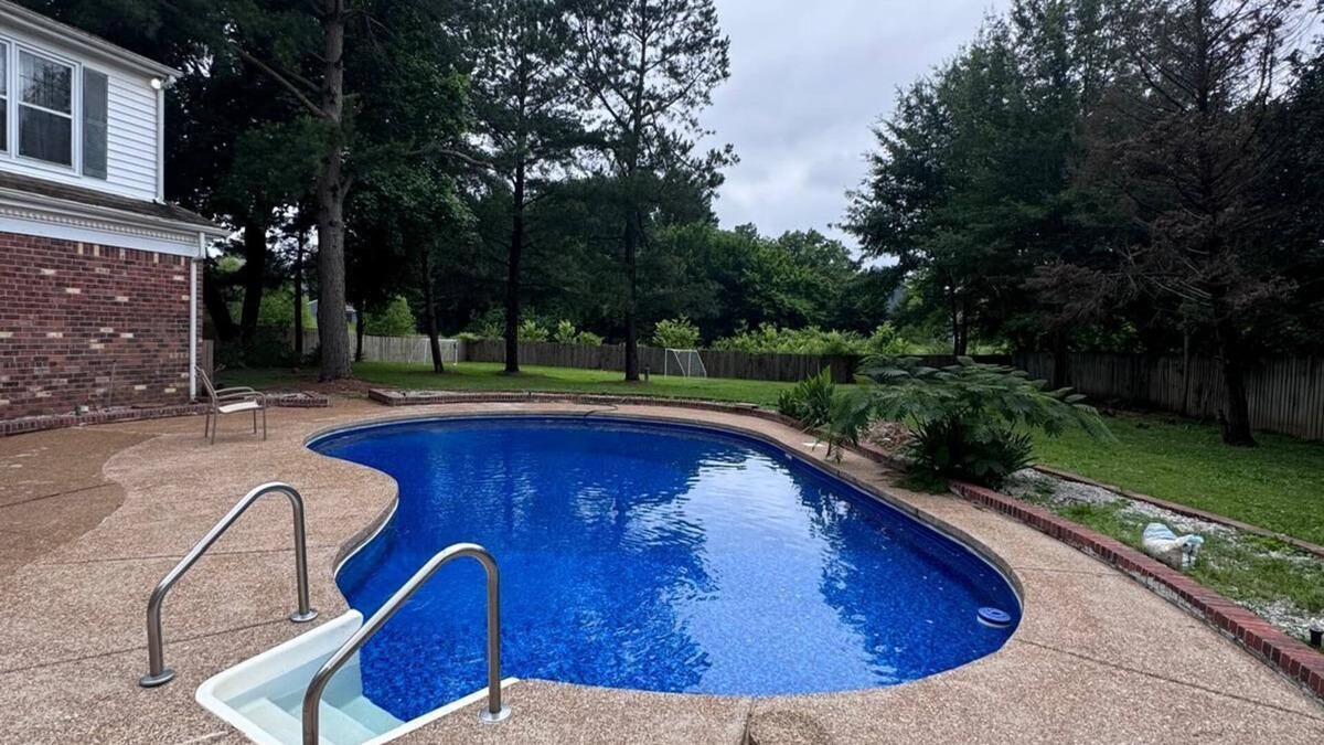 Cordova House | Elegant 6- BR Mansion with Pool - Near Gold Course & Essentials, All King Beds.