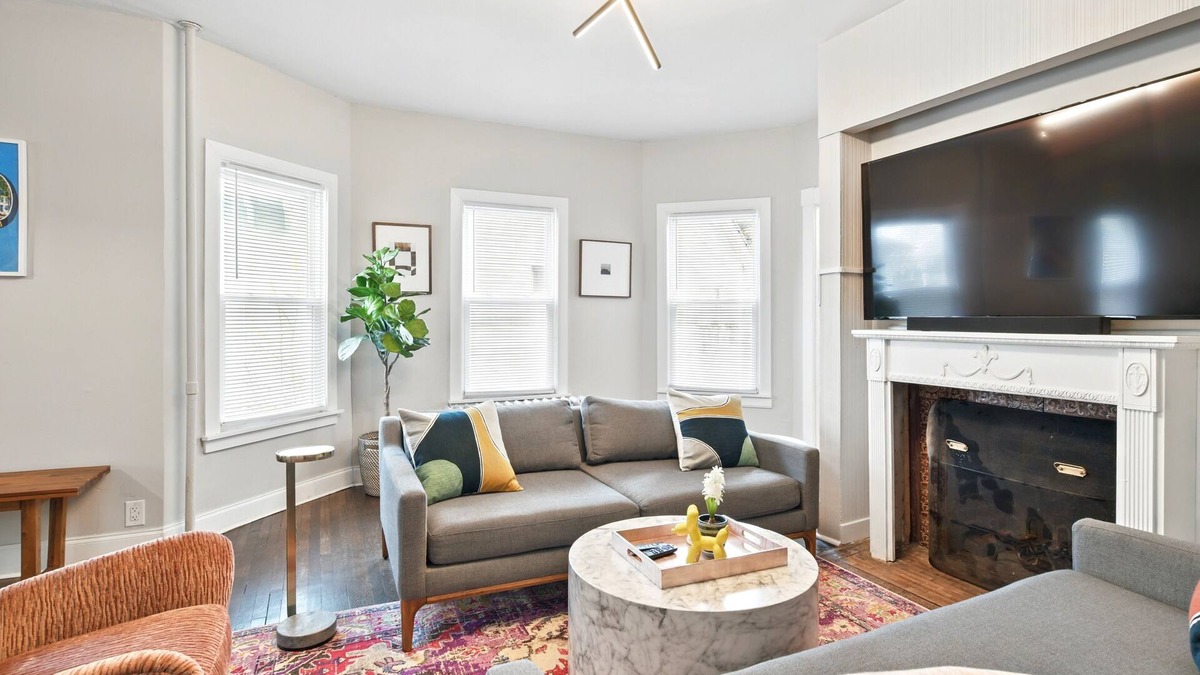 Springfield House | Elegant 7BR 2.5Bath Victorian Gem Sleeps 16+