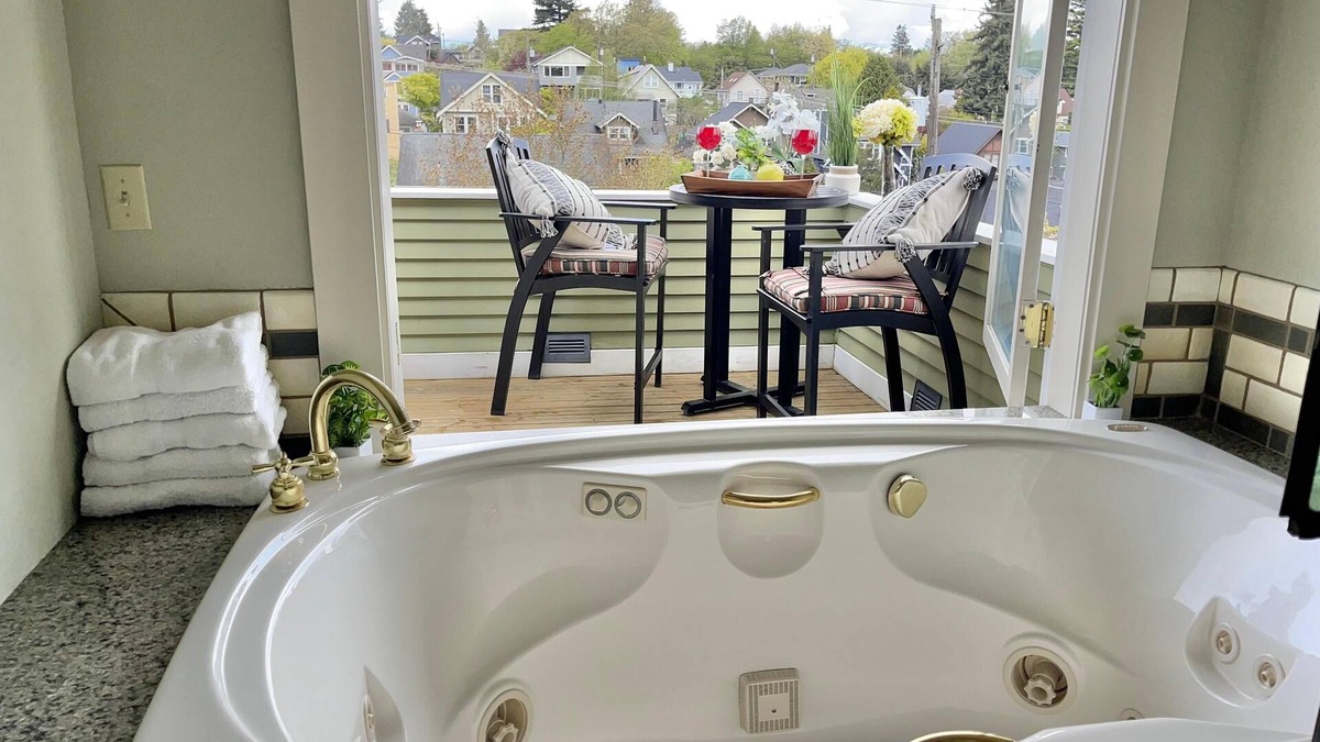 East Queen Anne House | Elegant 7BR/4BA Queen Anne Home | Walkable & Perfect for Groups