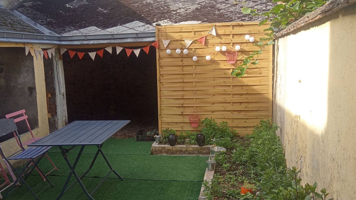 Chateaudun Cottage | Elegant and Cozy Cottage in the Heart of Châteaudun – Walk to Attractions!